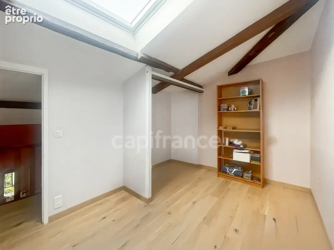 Bègles : Maison familiale en pierre, 5 chambres, jardin et carport - photo 10
