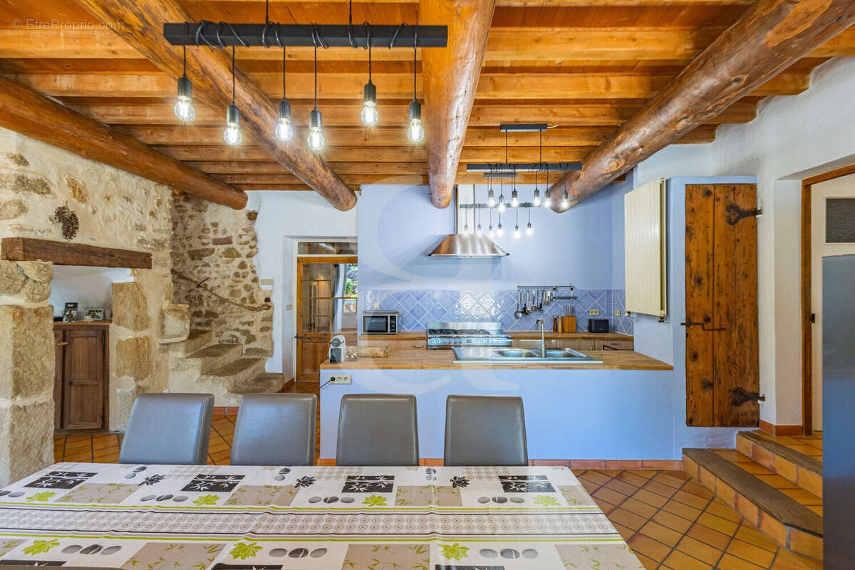 Maison à UCHAUX