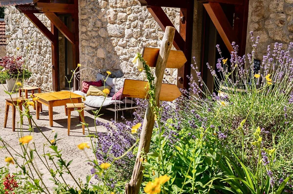 Dpt haute savoie (74), à vendre thollon-les-memises maison-gîte coeur de station - photo 36
