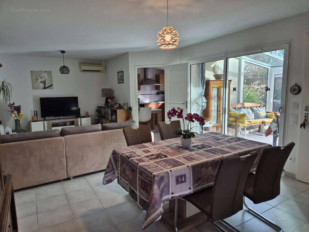 Maison à SAINT-LAURENT-DE-LA-PREE