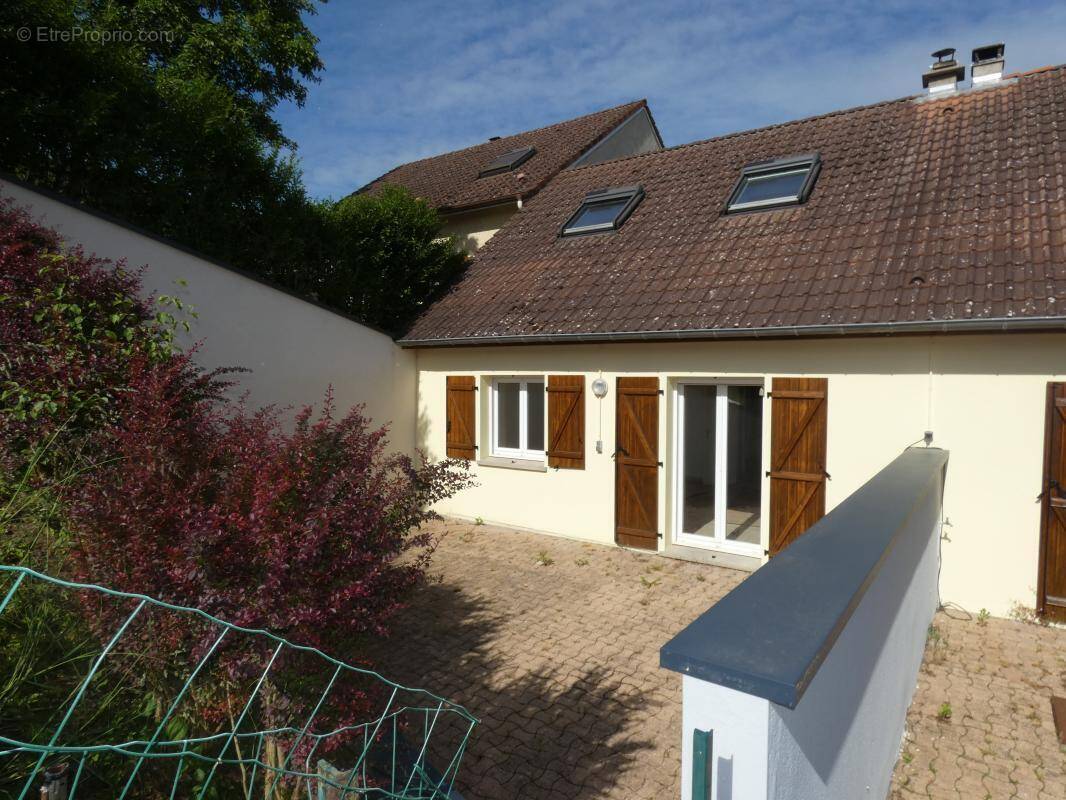 Maison à LAGNEY