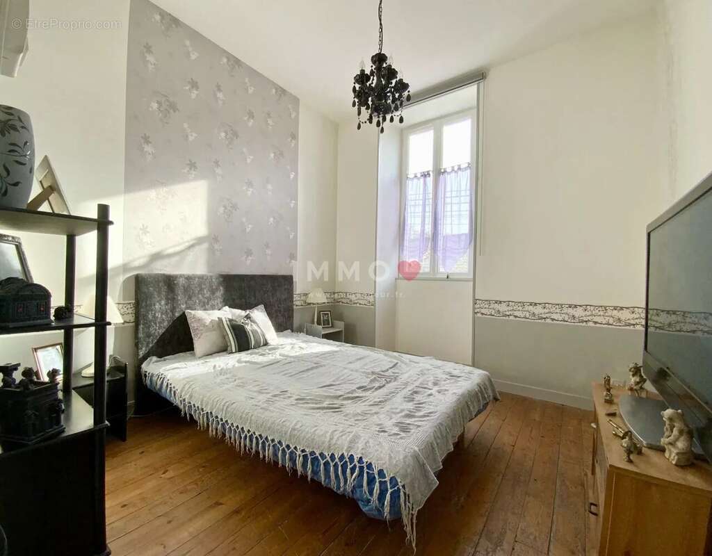 Maison à JUILLAC-LE-COQ