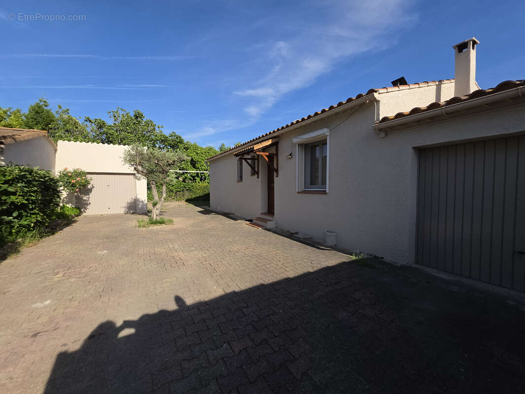 Maison à MOURIES