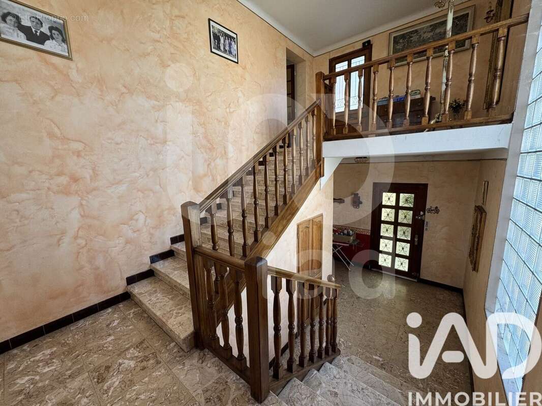 Photo 2 - Maison à SAINT-JULIEN-LES-ROSIERS
