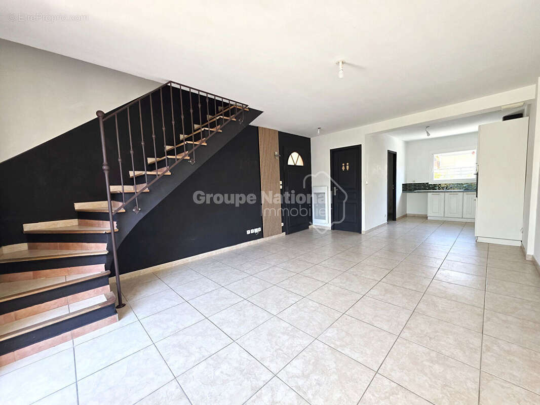À vendre Maison 3 pièces à Saint Chamas - Rare sur le marché ! - photo 4