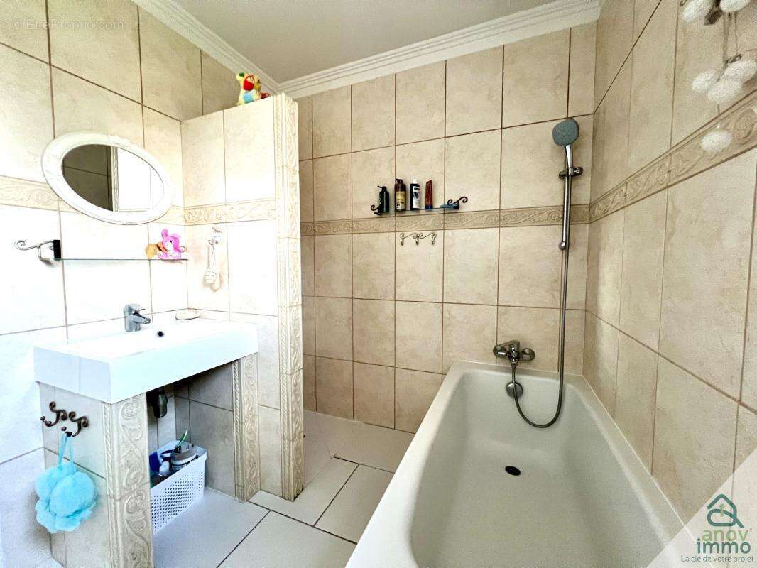 Maison à SAINT-JULIEN-L&#039;ARS