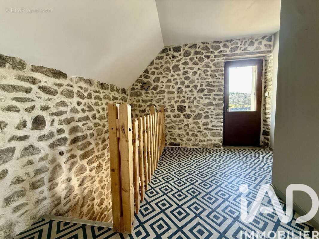 Maison 92 m² à Margerides  - photo 8