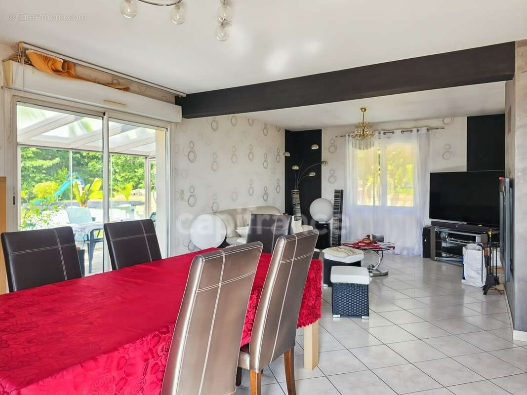 Maison familiale de 4 chambres sur plus de 6 000 m² de terrain à Saint-Maixent - photo 12
