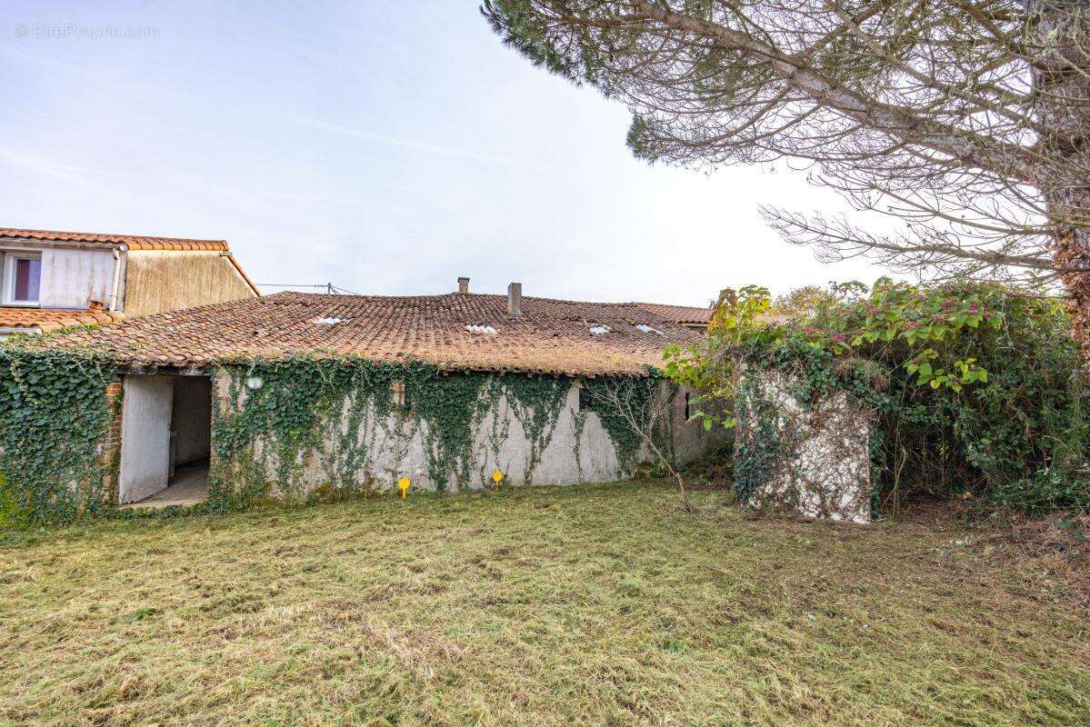 Maison à MOUZILLON