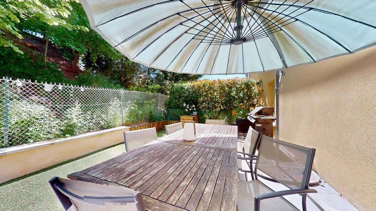 Appartement à GENAY
