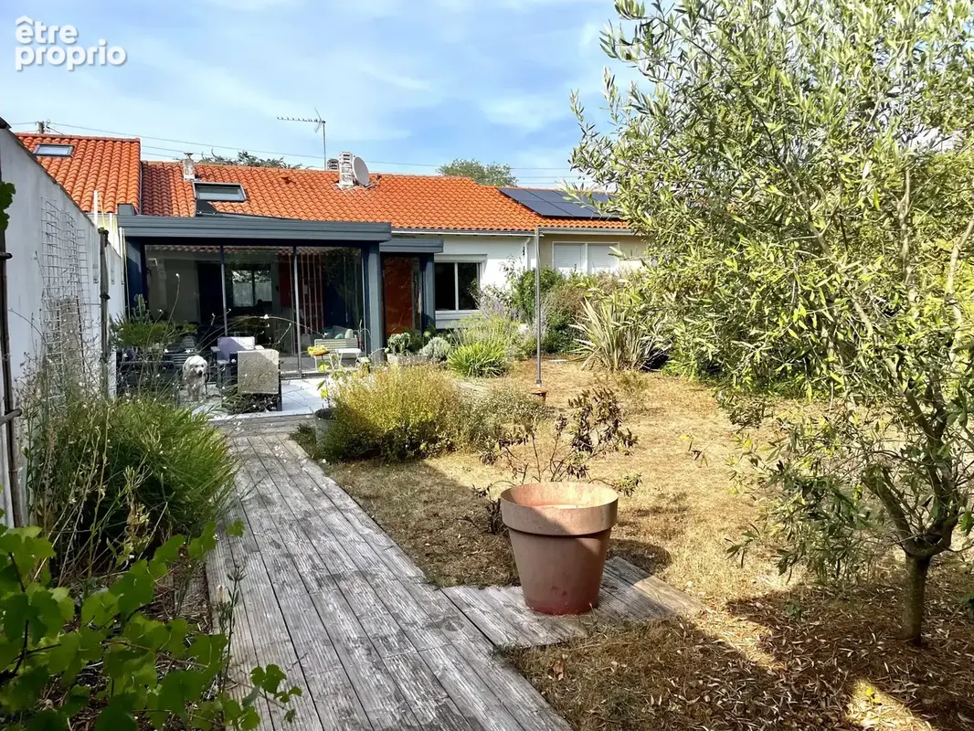 Maison 160 m² à La Rochelle  - photo 3