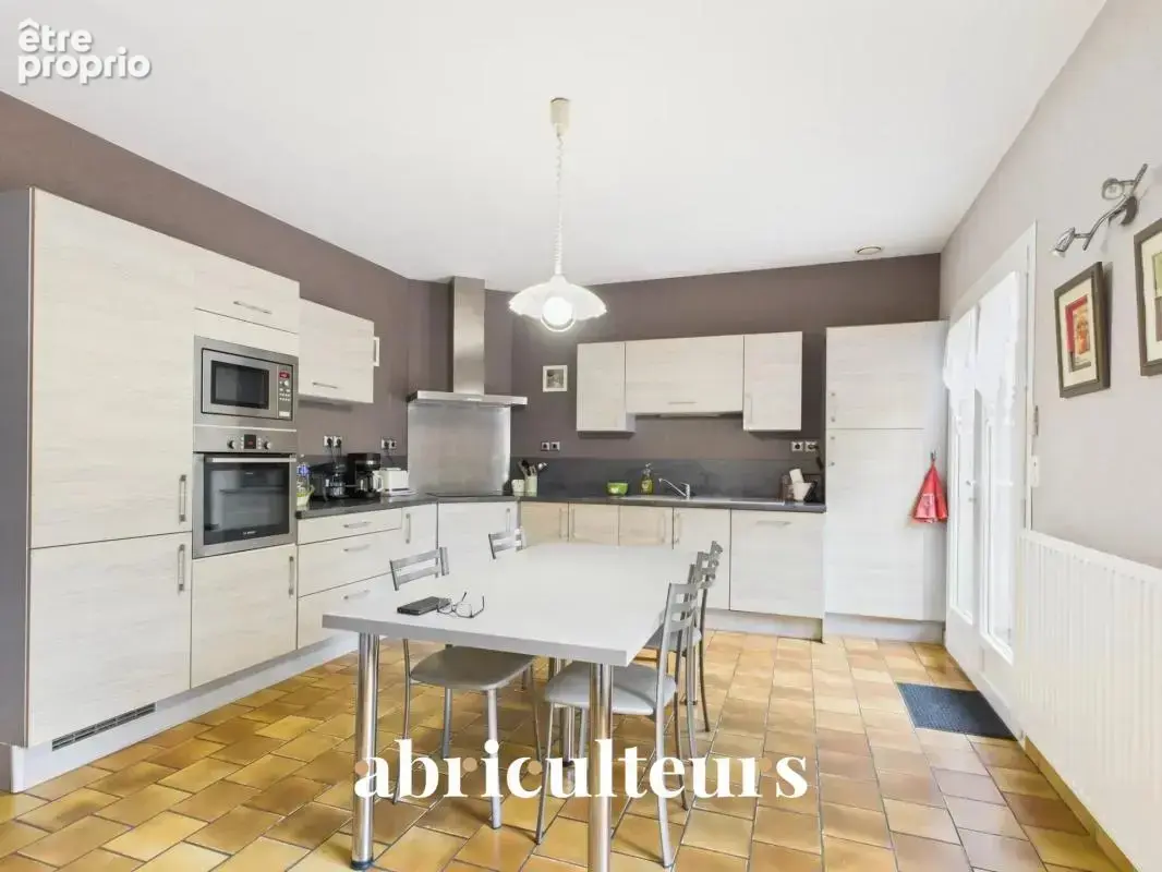Maison avec parc arboré de 260 m² en vente à Ruaudin  (72230) - photo 7