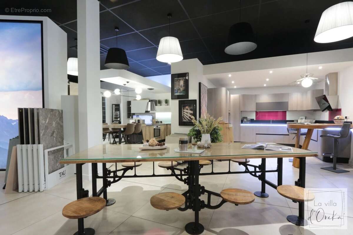 Commerce à PARENTIS-EN-BORN