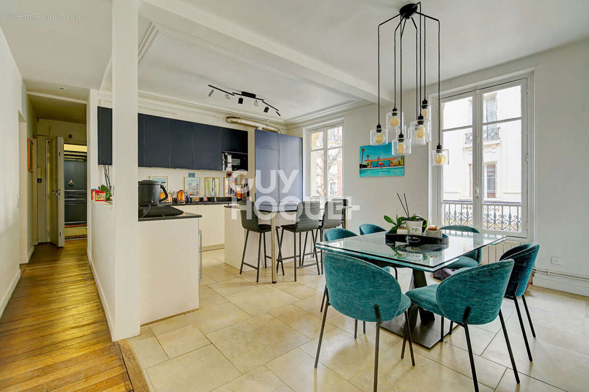 Appartement à PARIS-16E