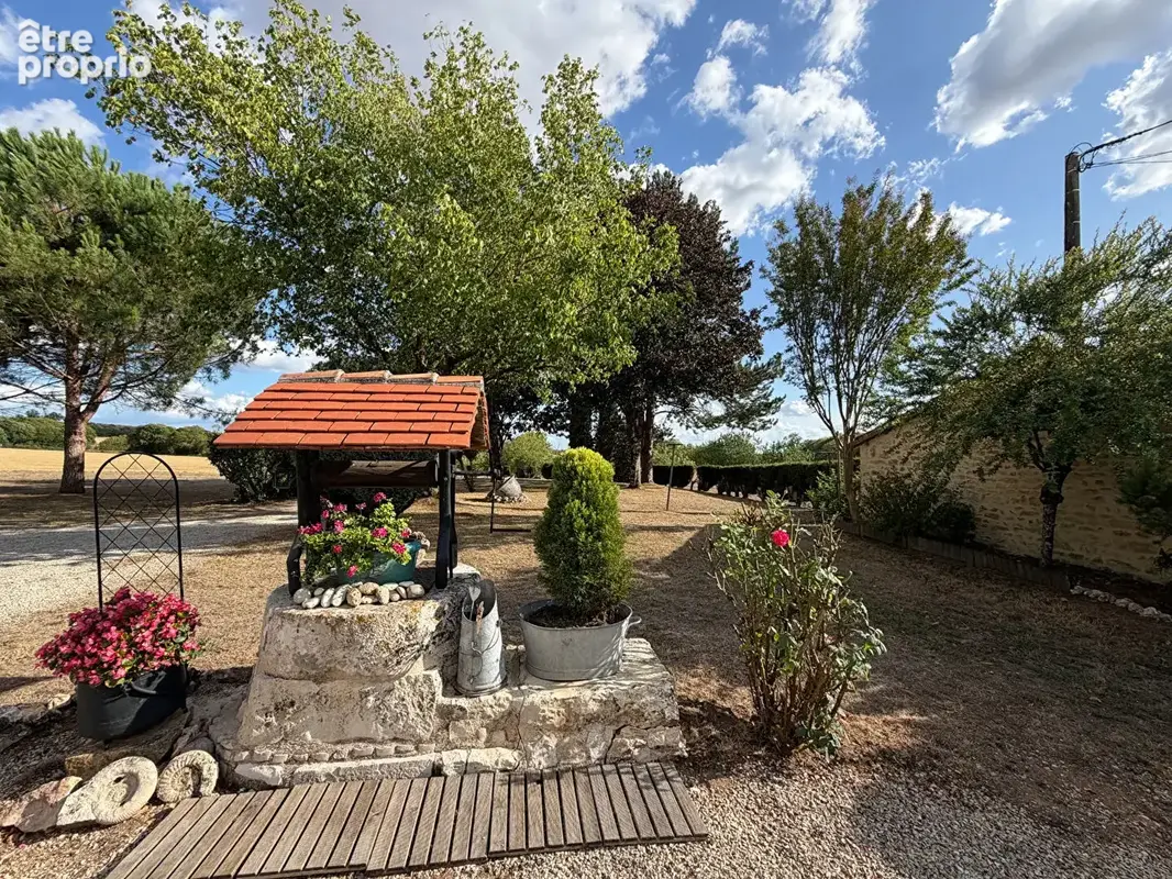 Magnifique propriété de caractère avec seconde maison, grange en pierre et vastes jardins à proximité de Nanteuil-en-Vallée - photo 22