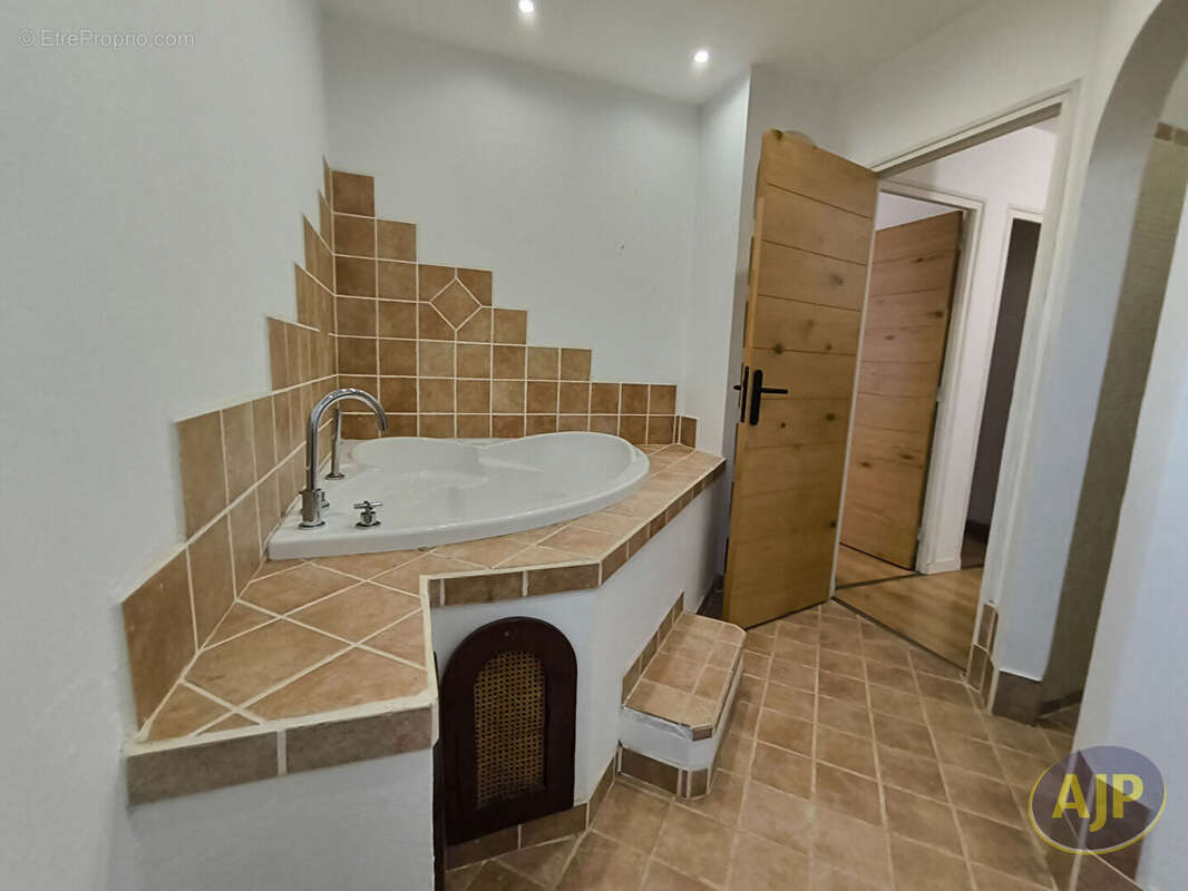 Maison à FROSSAY
