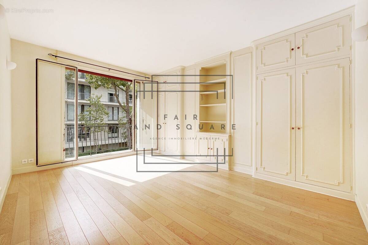 Appartement à NEUILLY-SUR-SEINE