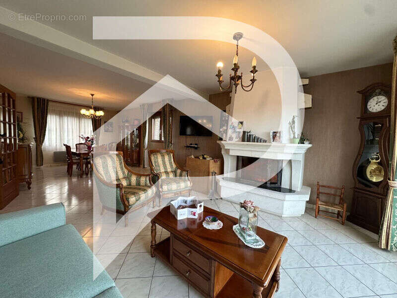 Maison à CREVECOEUR-SUR-L&#039;ESCAUT