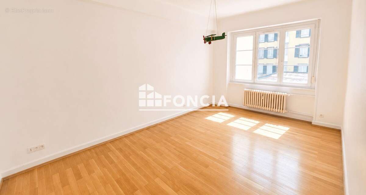 Appartement T3 de caractère à fort potentiel - Charme de l’ancien, beaux volumes - photo 2