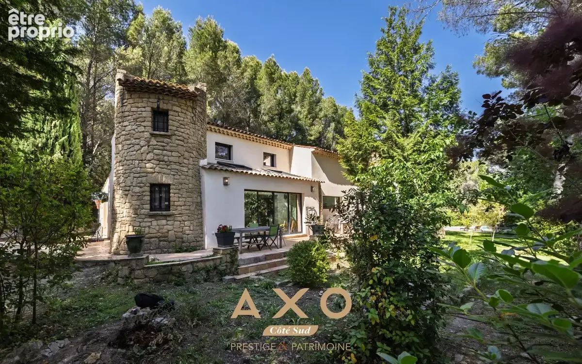 Éguilles - maison - 260 m² - 6 chambres - piscine - pool-house - terrain 4 000 m² - 1 530 000  - photo 2