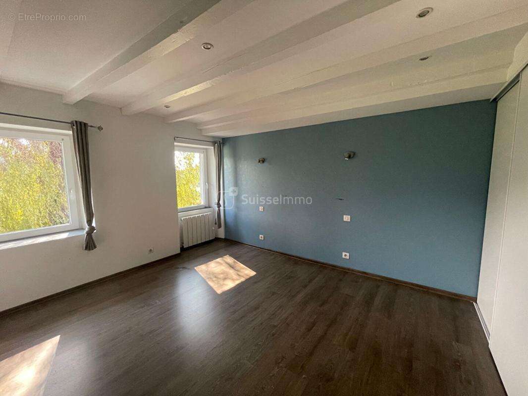 Appartement à EVETTE-SALBERT