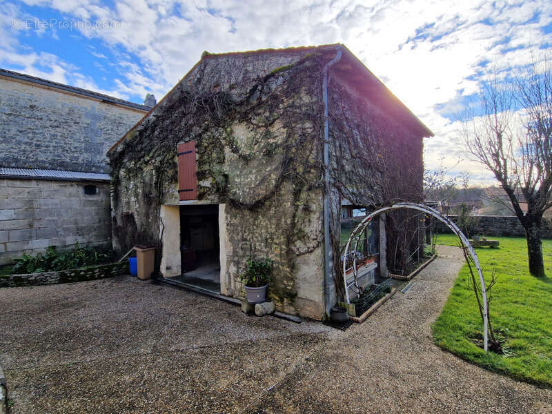 Maison à LES NOUILLERS