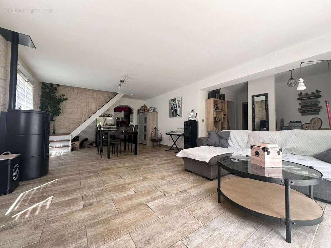 Maison 224 m² à Soissons-Sur-Nacey  - photo 2