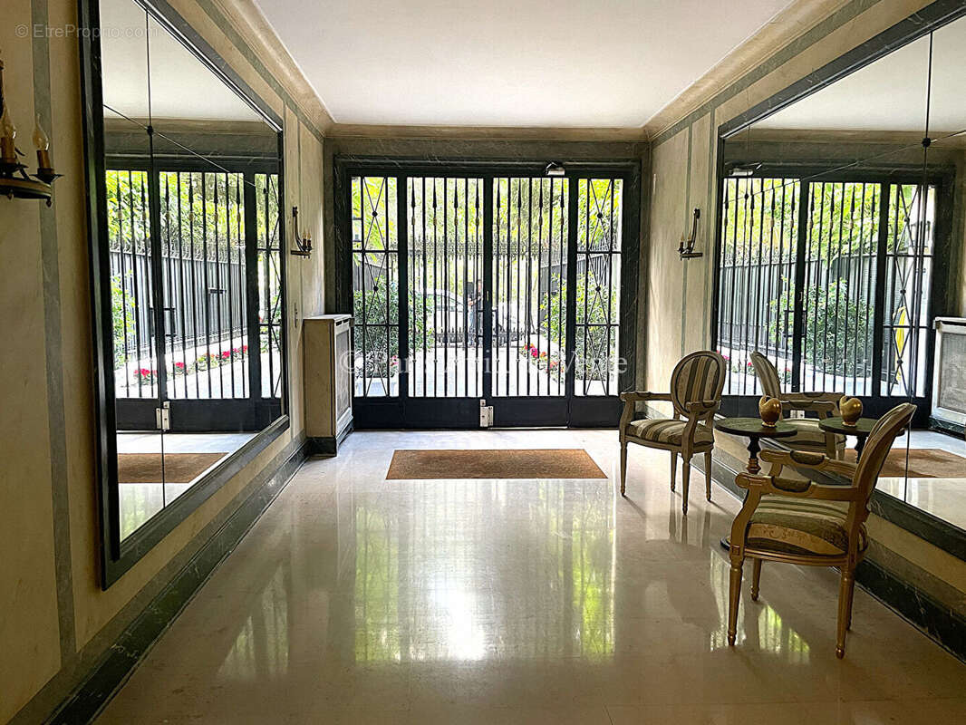 Appartement à PARIS-16E