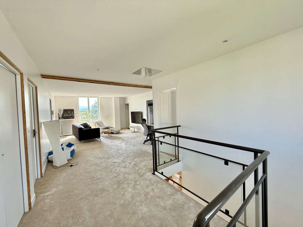 Maison à GUILHERAND-GRANGES