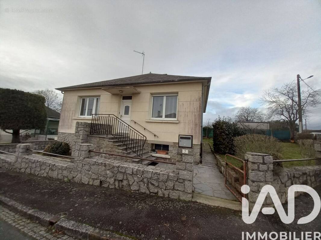 Photo 1 - Maison à COURCITE