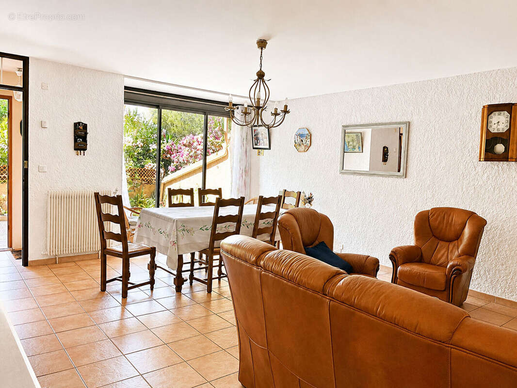 Maison 93 m² à Saint-Mandrier-Sur-Mer  - photo 2