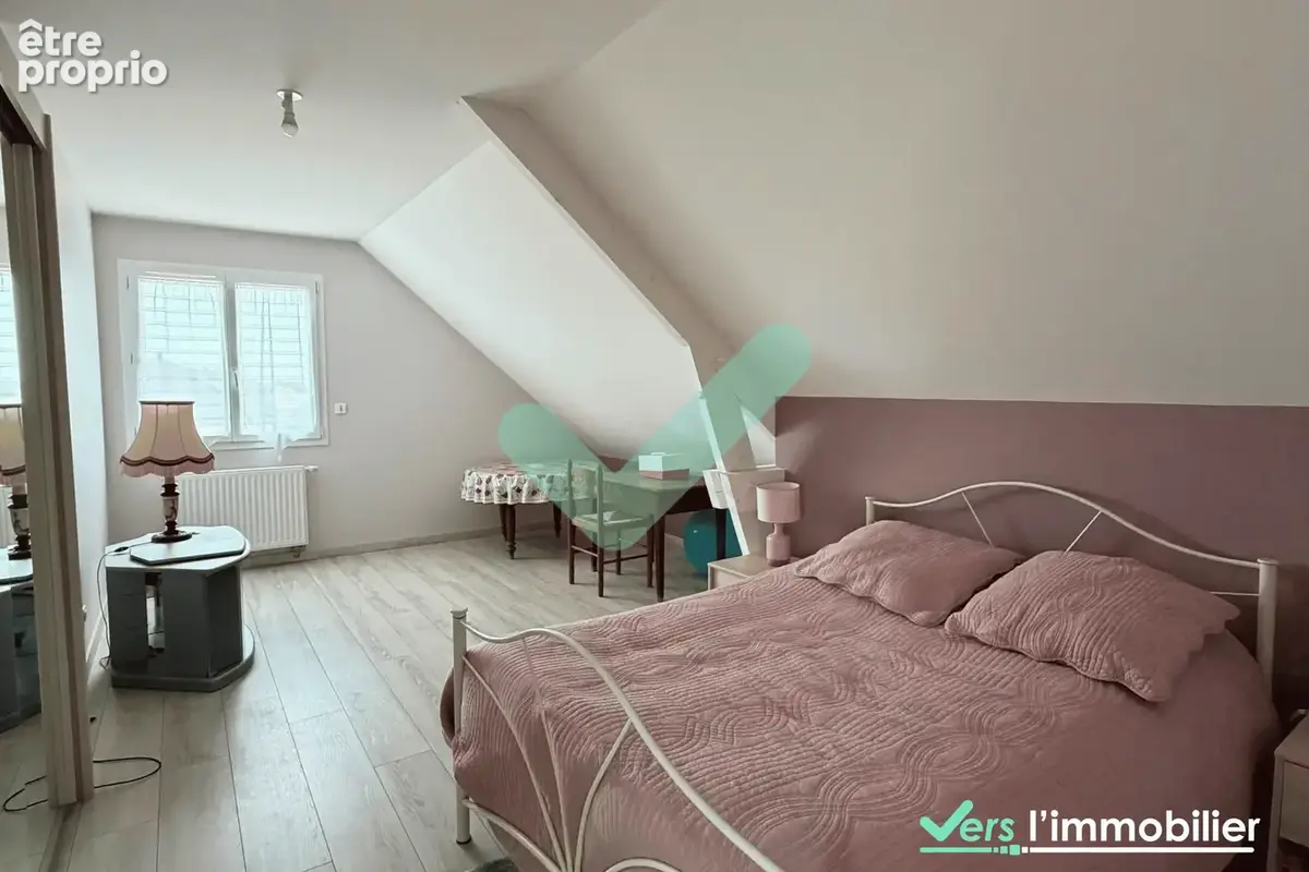 Belle maison contemporaine de 194 m2 de 2015 avec 4 chambres, sous sol et garages - photo 11