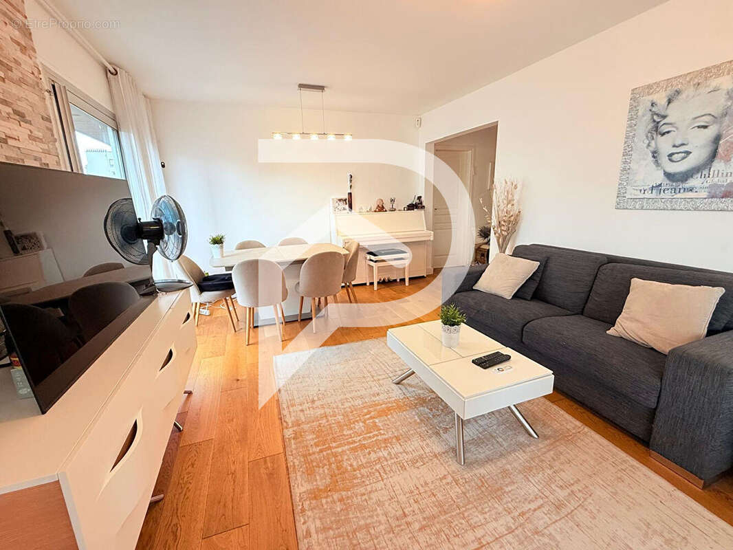 Appartement à CHARENTON-LE-PONT