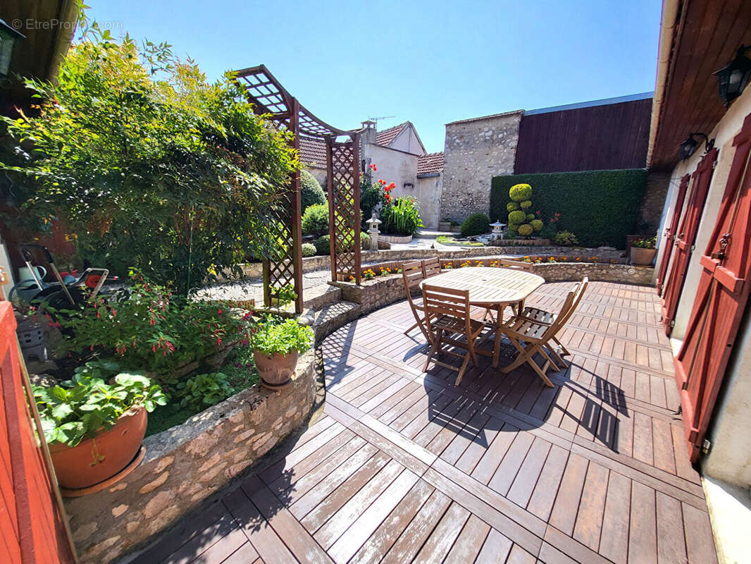 Maison à NEAUPHLE-LE-VIEUX