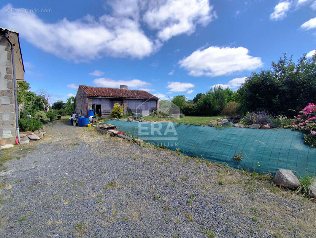 Maison 118 m² à Millac  - photo 8