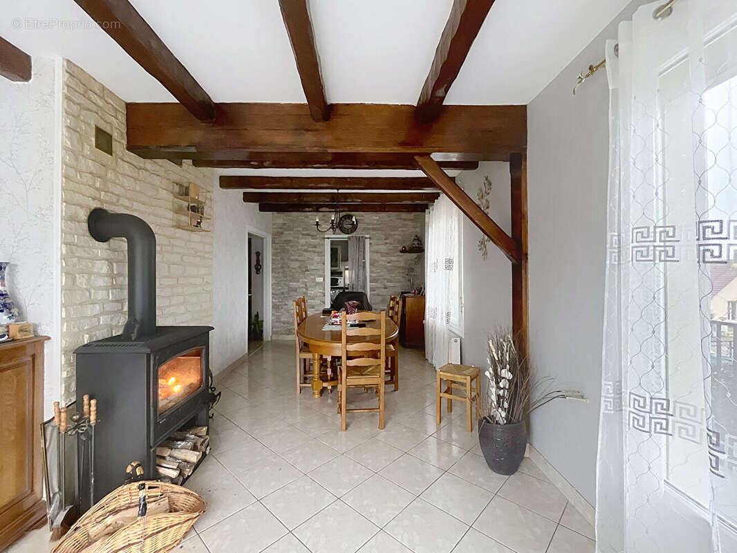 Maison à IS-SUR-TILLE