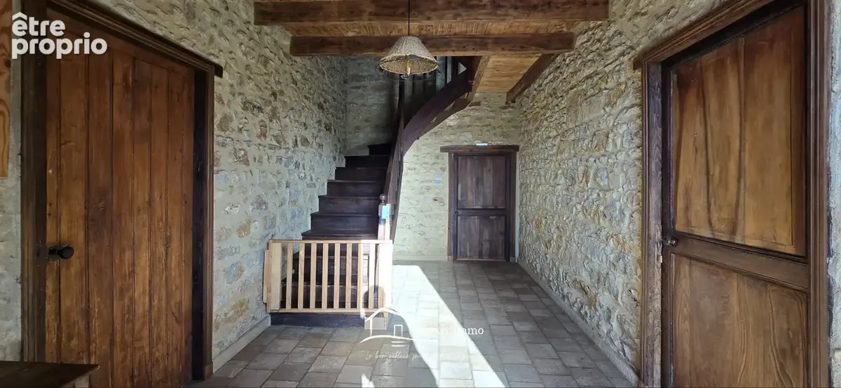 9 pièces 245 m2 - terrain 5470m2  - 7 chambres - photo 2