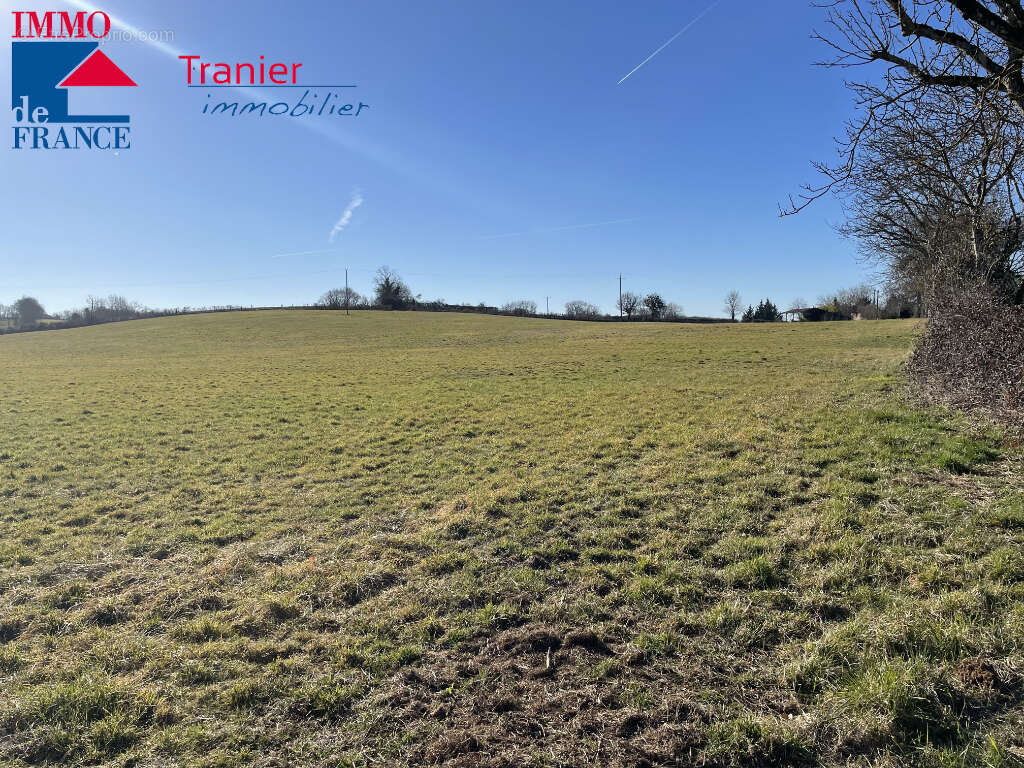 Terrain à LACAPELLE-LIVRON