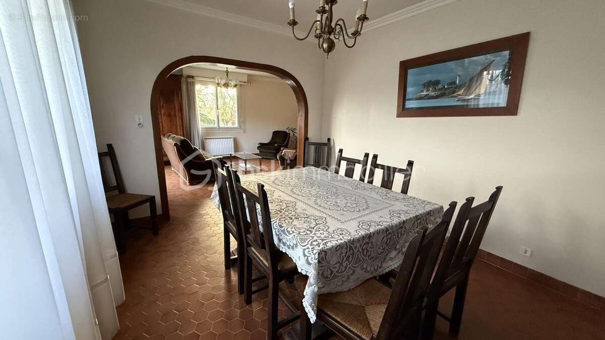 Maison à MONTGERMONT