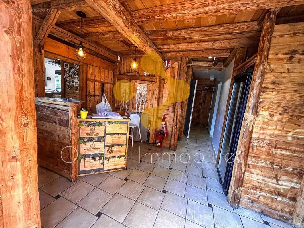 Commerce à CRUSEILLES