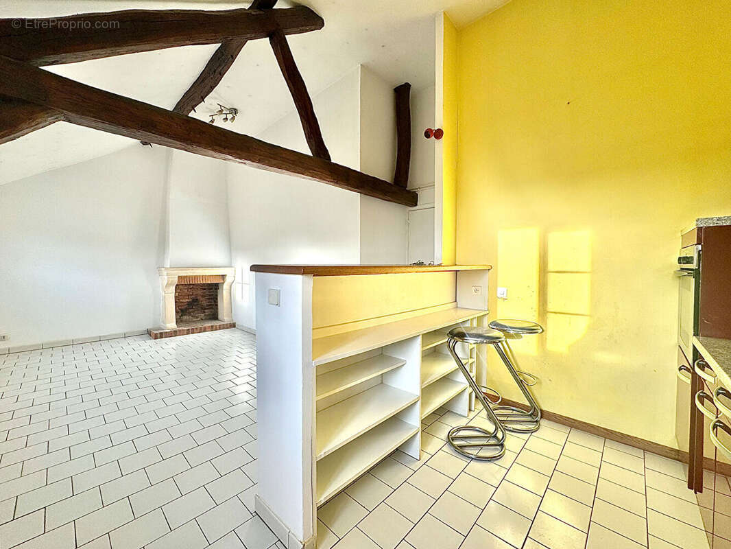 Appartement f3 à vendre plein centre de verneuil sur avre. - photo 2