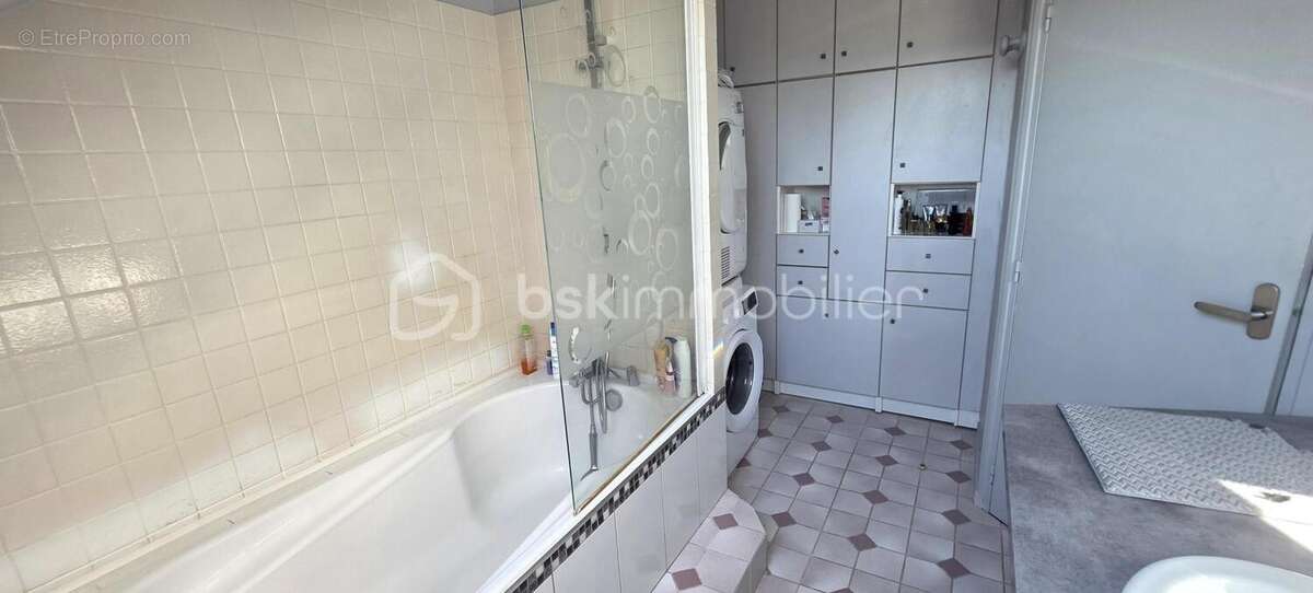 Élégant appartement de caractère - 3 chambres - photo 10