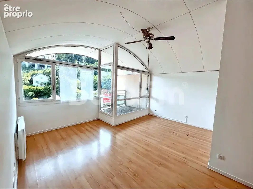 Vente t3 proche centre aix les bains - superbe vue dégagée sur château - photo 2