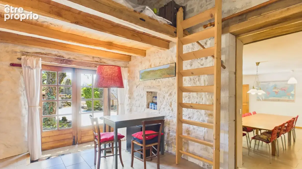 Propriété avec 2 maisons , dépendances sur GR65 - photo 17