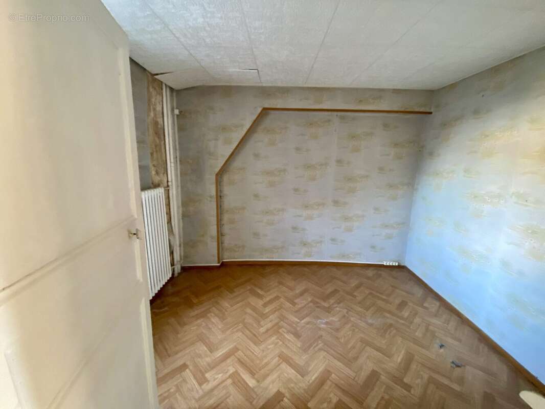 Chambre 3 - Appartement 1 - Appartement à CHEVRU