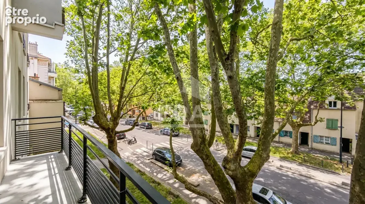 Année 2011 + 4 Chambres + Balcon + 2 Parkings + 2 Caves - photo 2