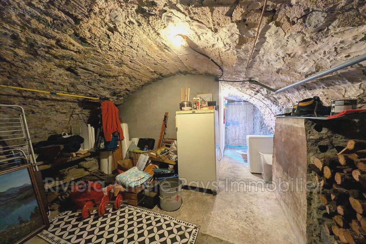 Maison à CASTELLET-LES-SAUSSES
