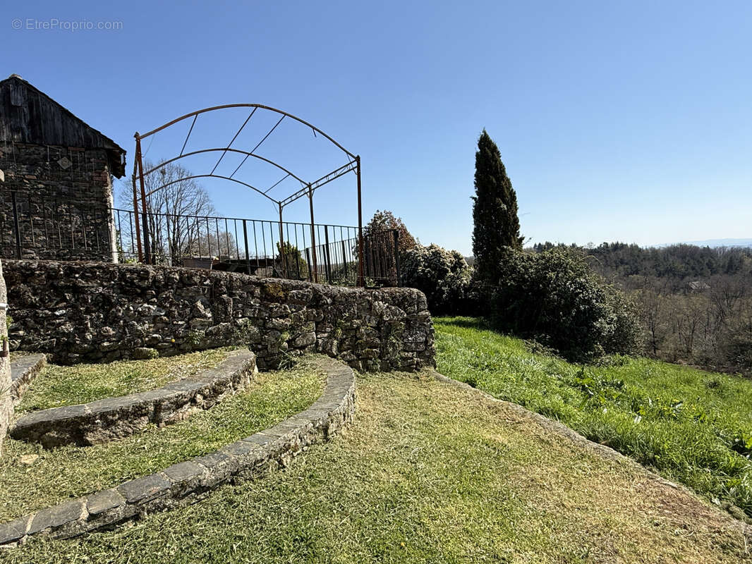 Propriete avec dependances et 11 ha de terrain - photo 30