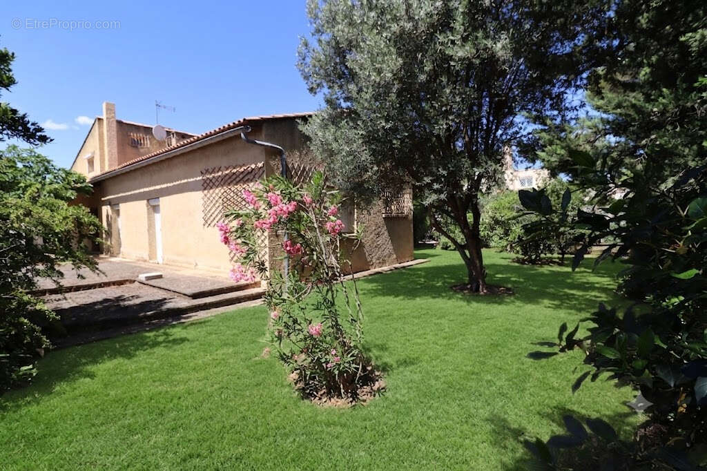 Maison à LES ANGLES