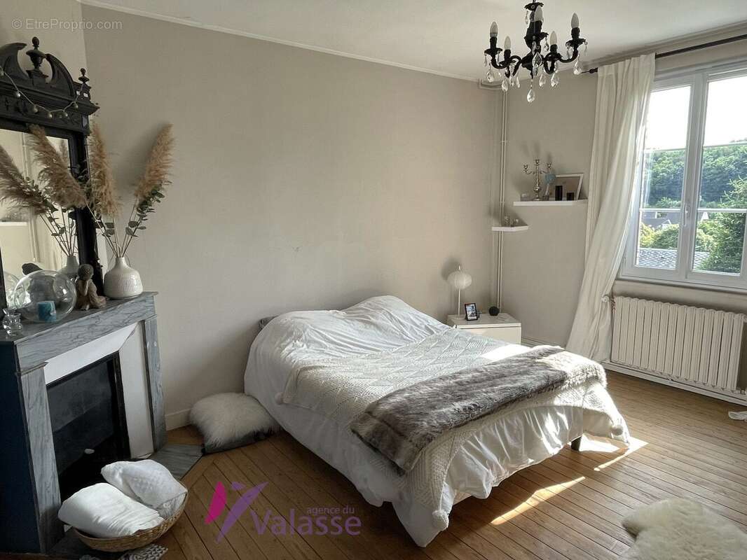 Maison à GRUCHET-LE-VALASSE